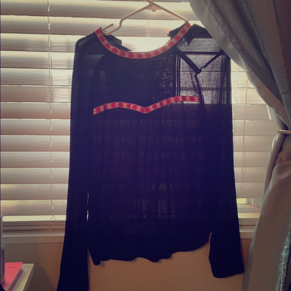 Black bouse. Lace and red detail.